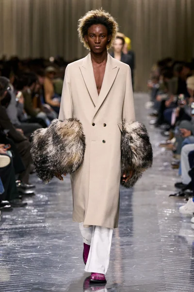 Look 24